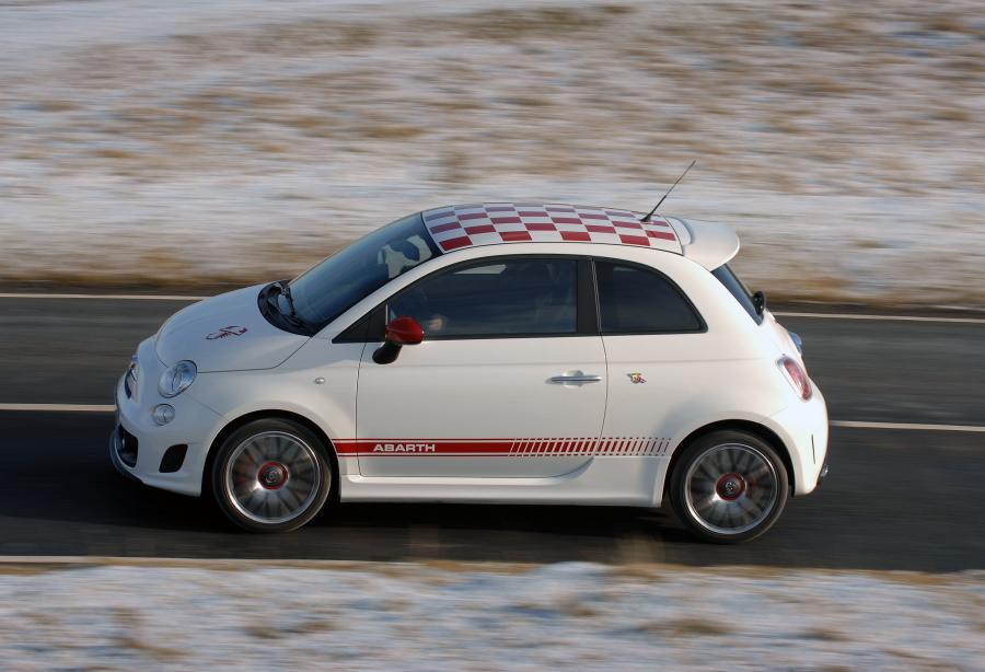  Abarth 500 2009 года  (UK) (фото 13 из 43)